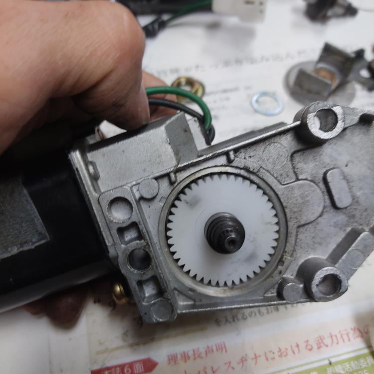 005- nissan pao roof motor resin gear