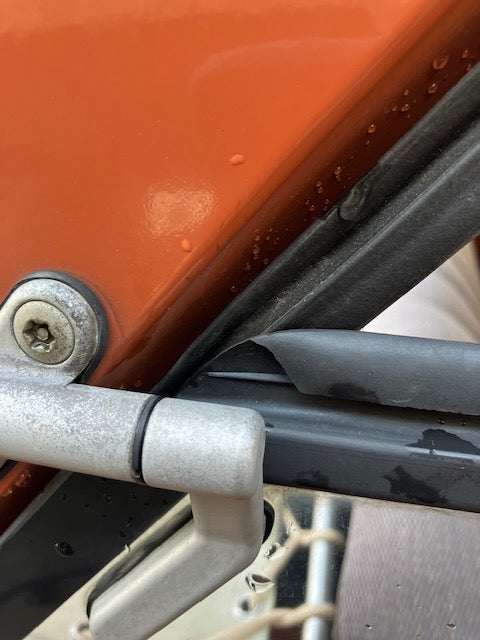 Nissan PAO quarter glass center rubber