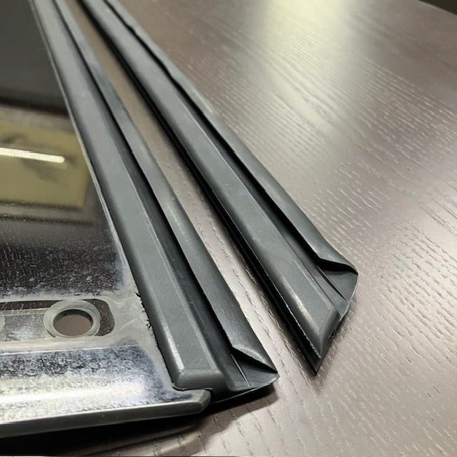 Nissan PAO quarter glass center rubber