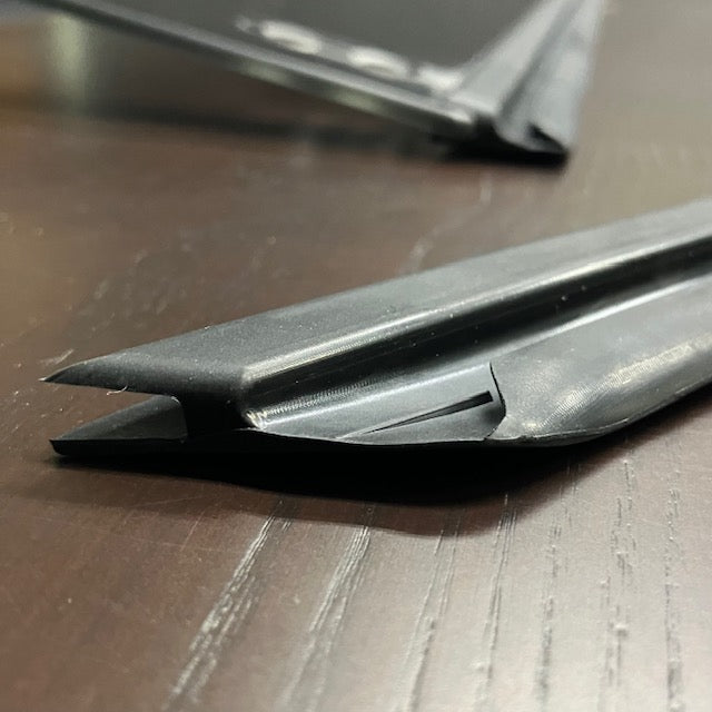 Nissan PAO quarter glass center rubber
