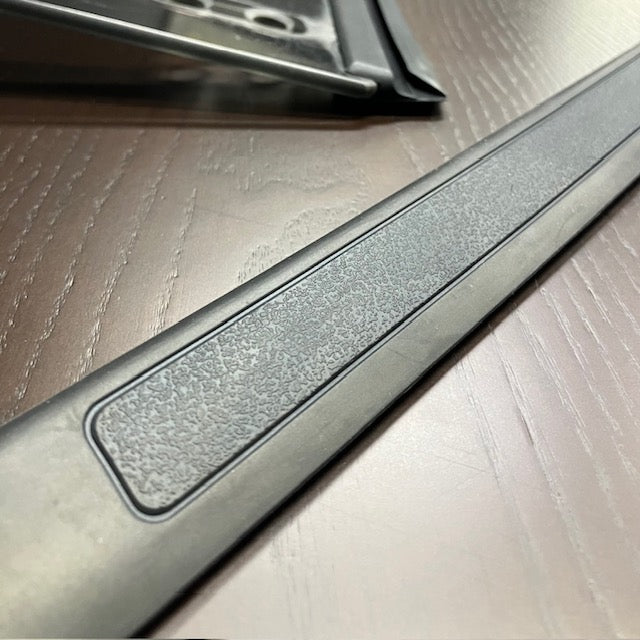 Nissan PAO quarter glass center rubber