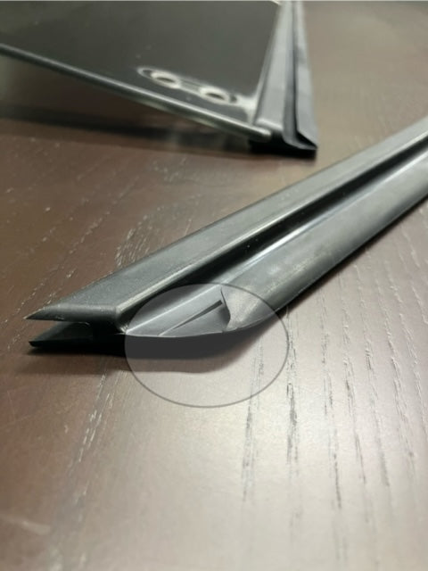 Nissan PAO quarter glass center rubber