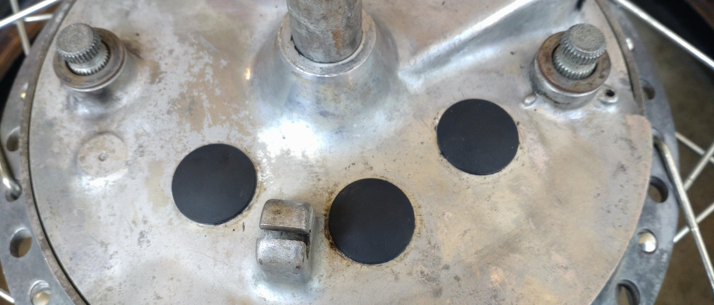 150-SUZUKI GT750 初期型　フロントダブルドラムブレーキパネル　めくらゴム蓋（１セット５ヶ入り）