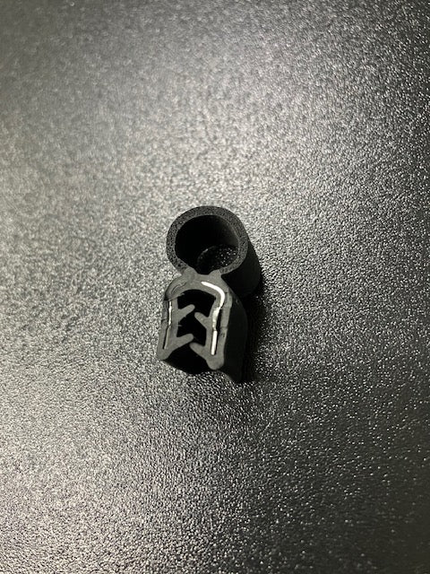 057- 汎用ウエザーストリップ（金具入り）品番：DR-70  1M単位切売り　切売り