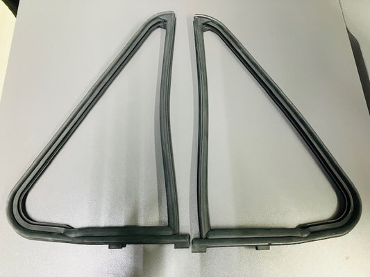 151- トヨタ　パブリカ　700/800 フロントドアベンチレーター　1台分